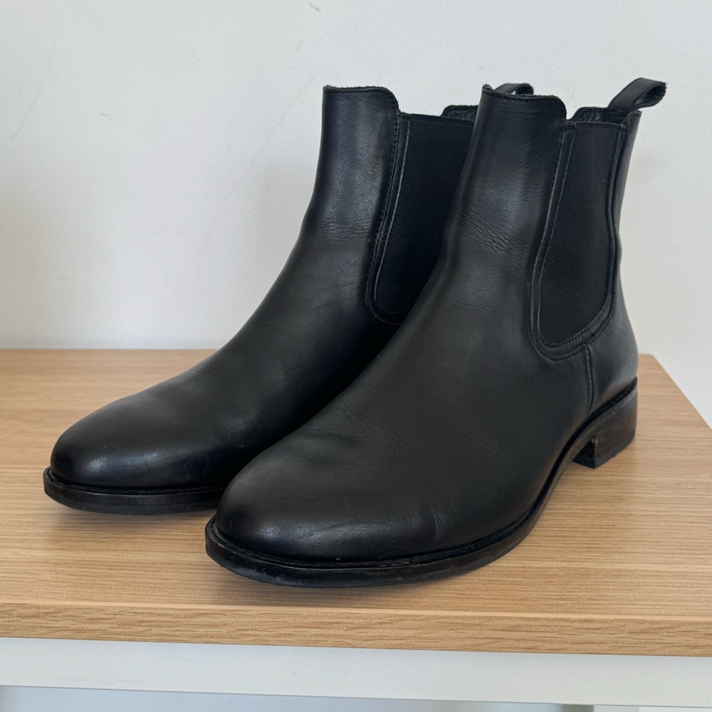 Thursday Boot Black Leather Womens Duchess Chelsea Boots, size 7, standard width